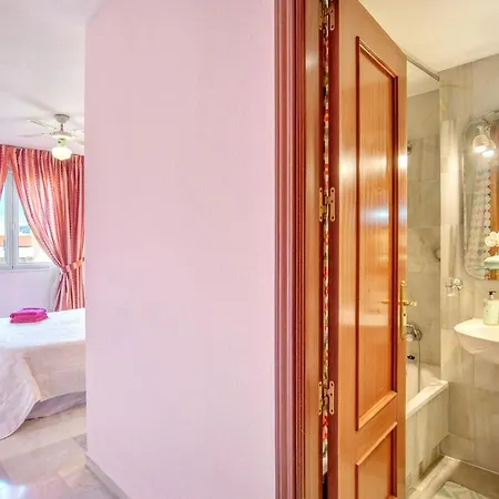 Elegant In With Sea And Mountain View. Apartment *