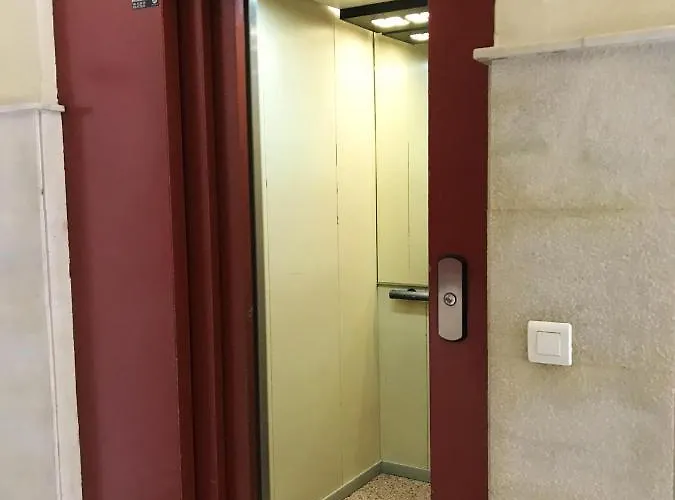 Elegant In With Sea And Mountain View. *