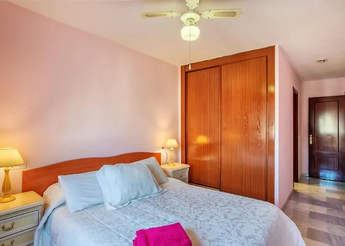 Elegant In With Sea And Mountain View. Apartament