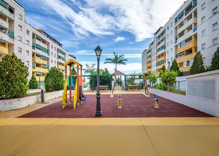 Апартаменты Elegant In With Sea And Mountain View. Марбелья