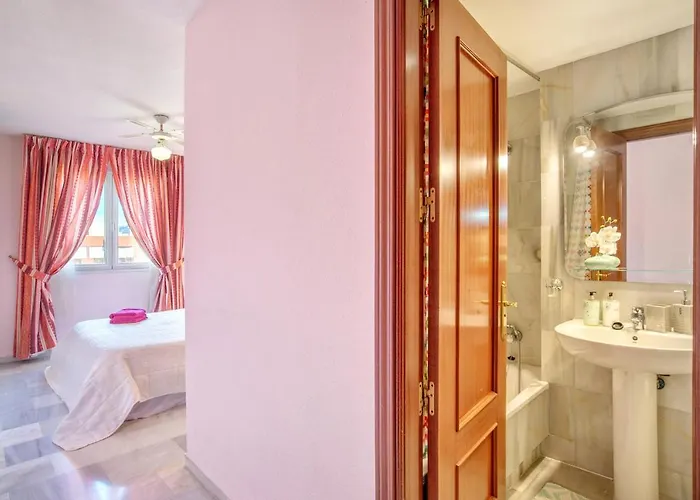 Elegant In With Sea And Mountain View. Apartament *