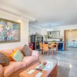 Elegant In With Sea And Mountain View. Apartamento Marbella