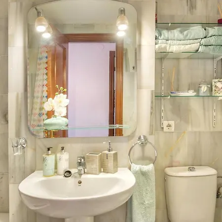 Апартаменты Elegant In With Sea And Mountain View.